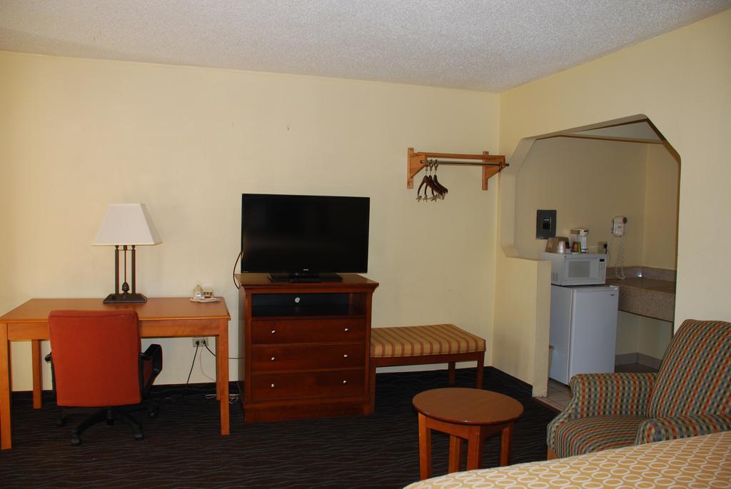 Chief Motel Fayetteville Bagian luar foto